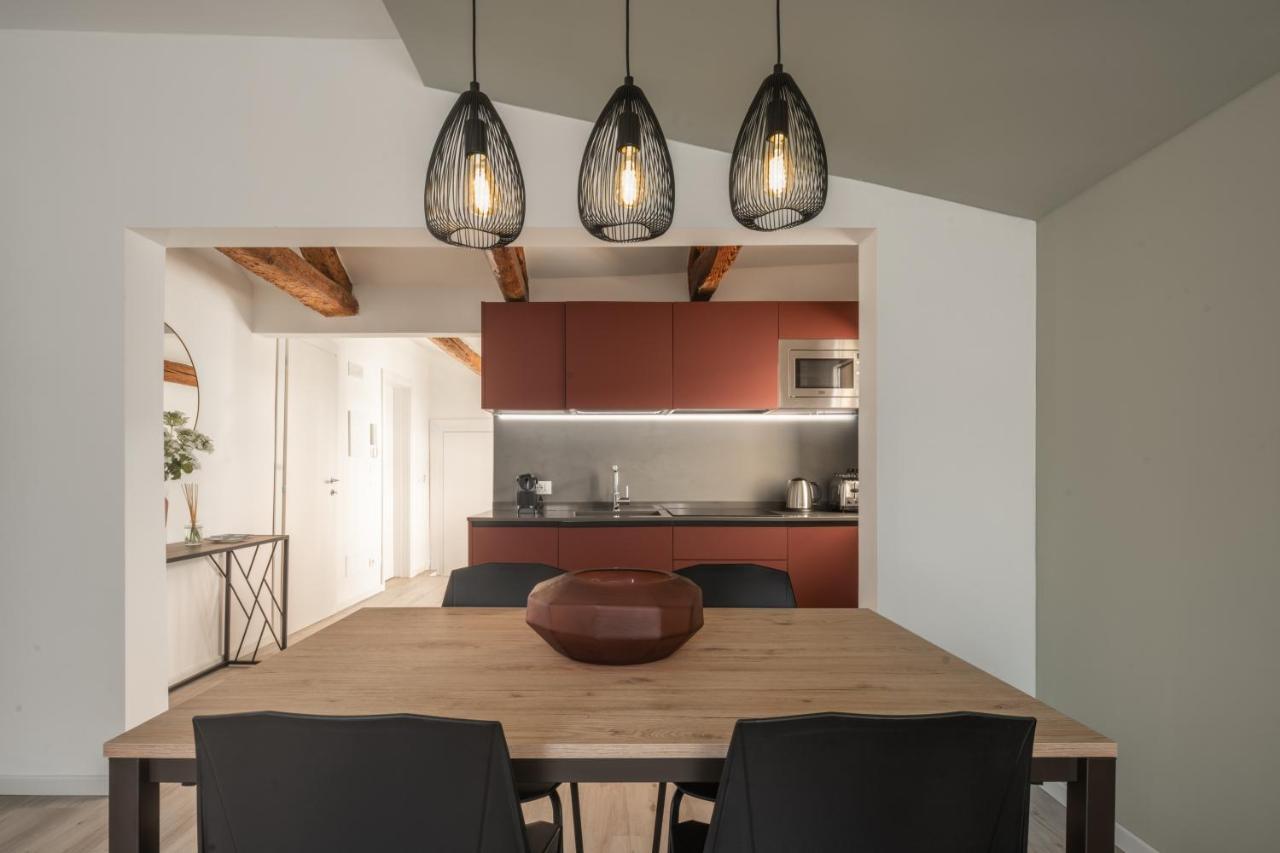 Apartment Sant'aponal Cozy With Balcony R&r *