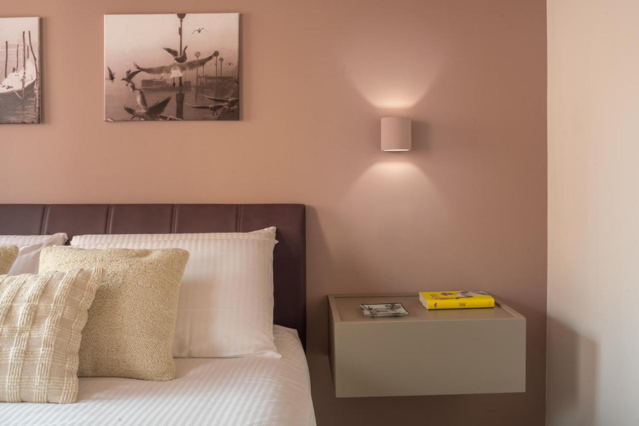 Apartment Sant'aponal Cozy With Balcony R&r *