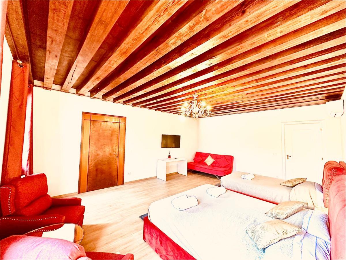 Acomodação com café da manhã  Luxury Suites Veneza