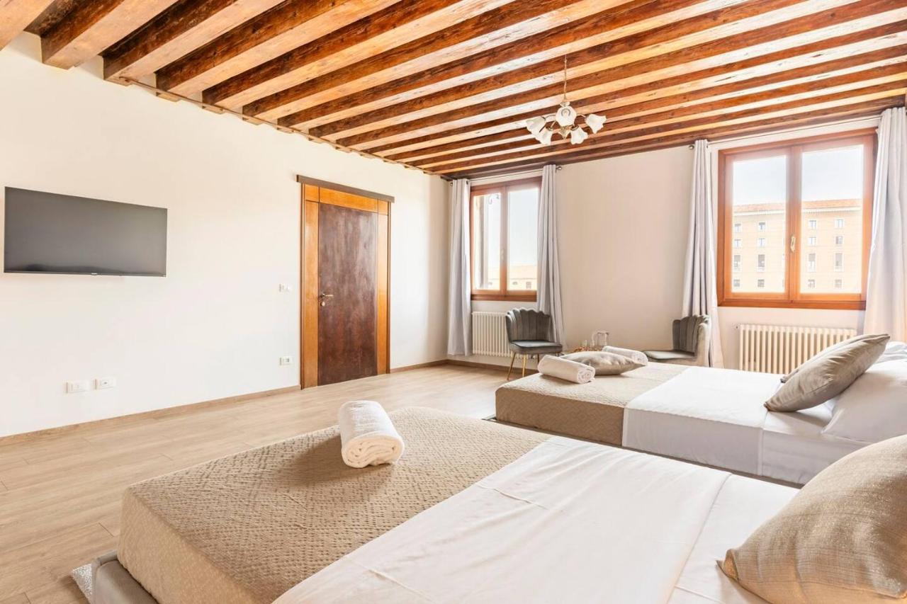 Acomodação com café da manhã  Luxury Suites Veneza