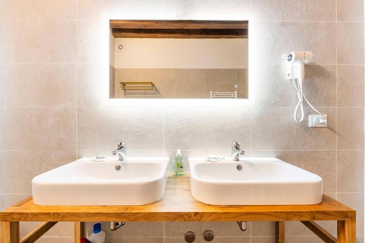 Acomodação com café da manhã  Luxury Suites