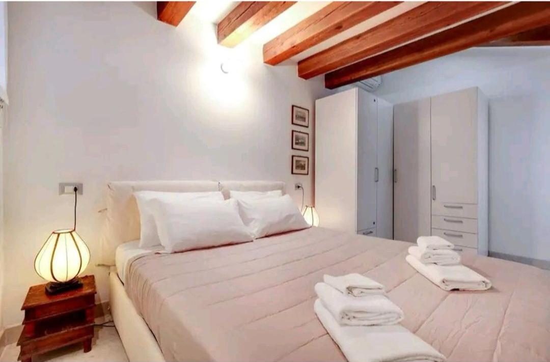 Pergola - Beautiful And Cozy Space On The Water Apartment Venice