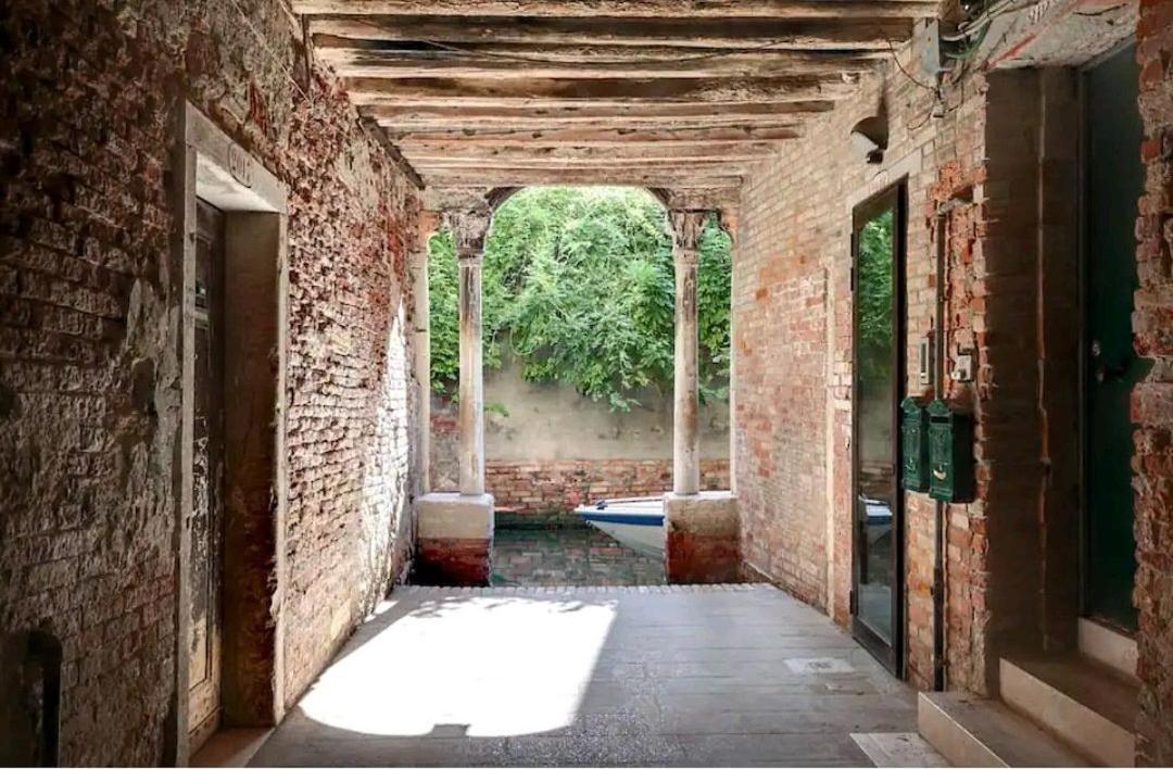 Pergola - Beautiful And Cozy Space On The Water Apartment Venice