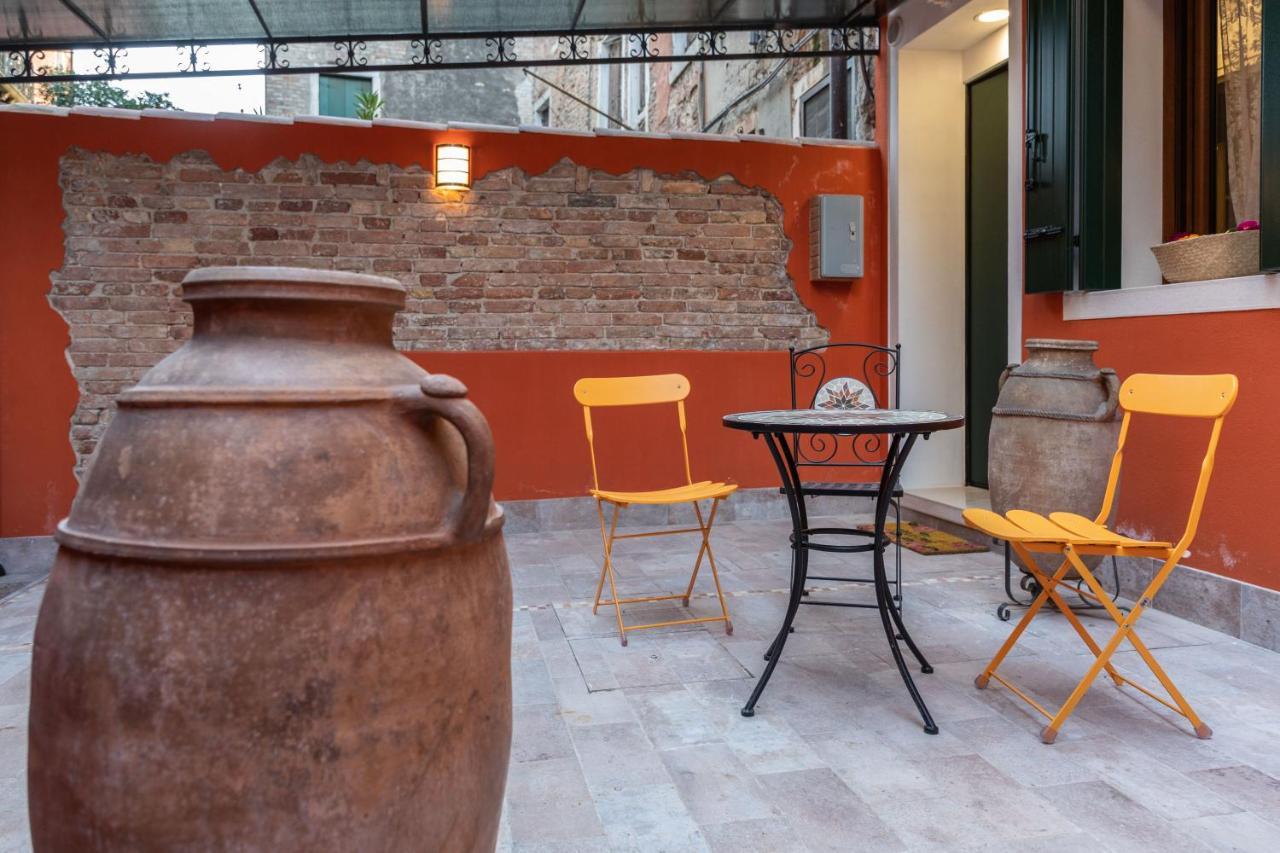 Downtown With Private Garden Apartment