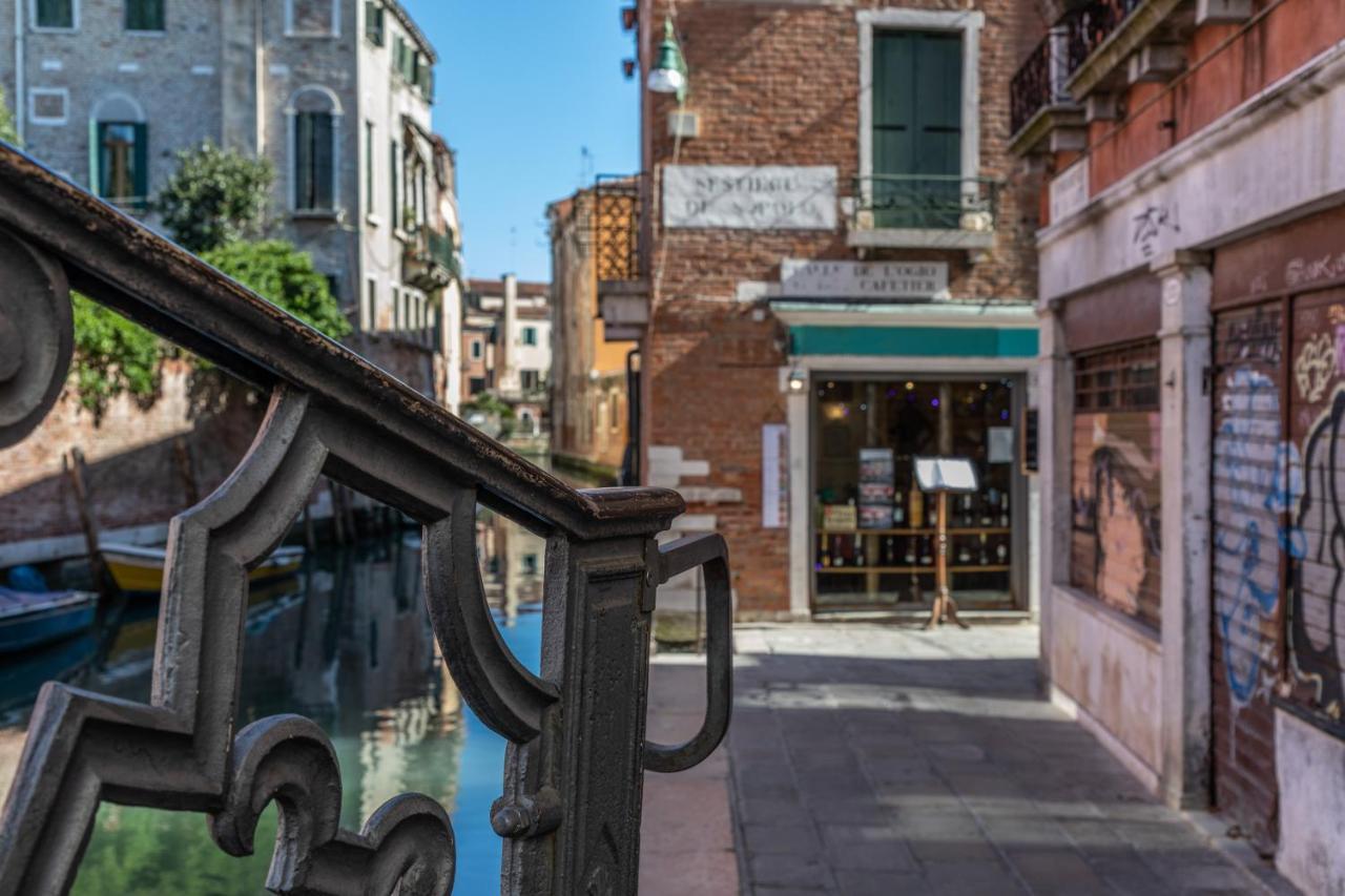 Downtown With Private Garden Apartment *