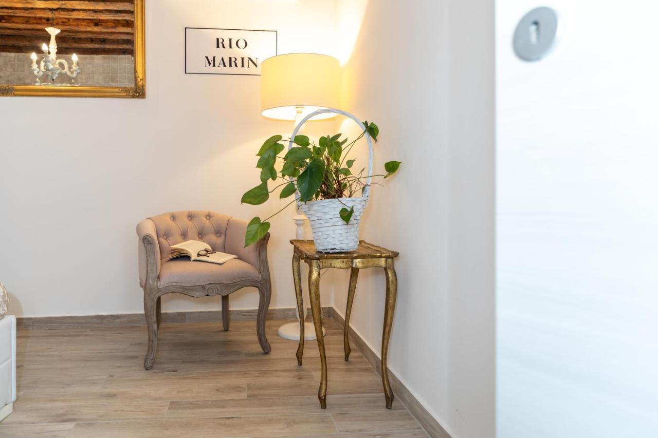 Downtown With Private Garden Apartment *