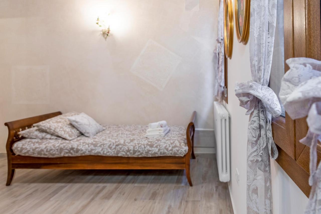 Apartment Downtown With Private Garden Venice