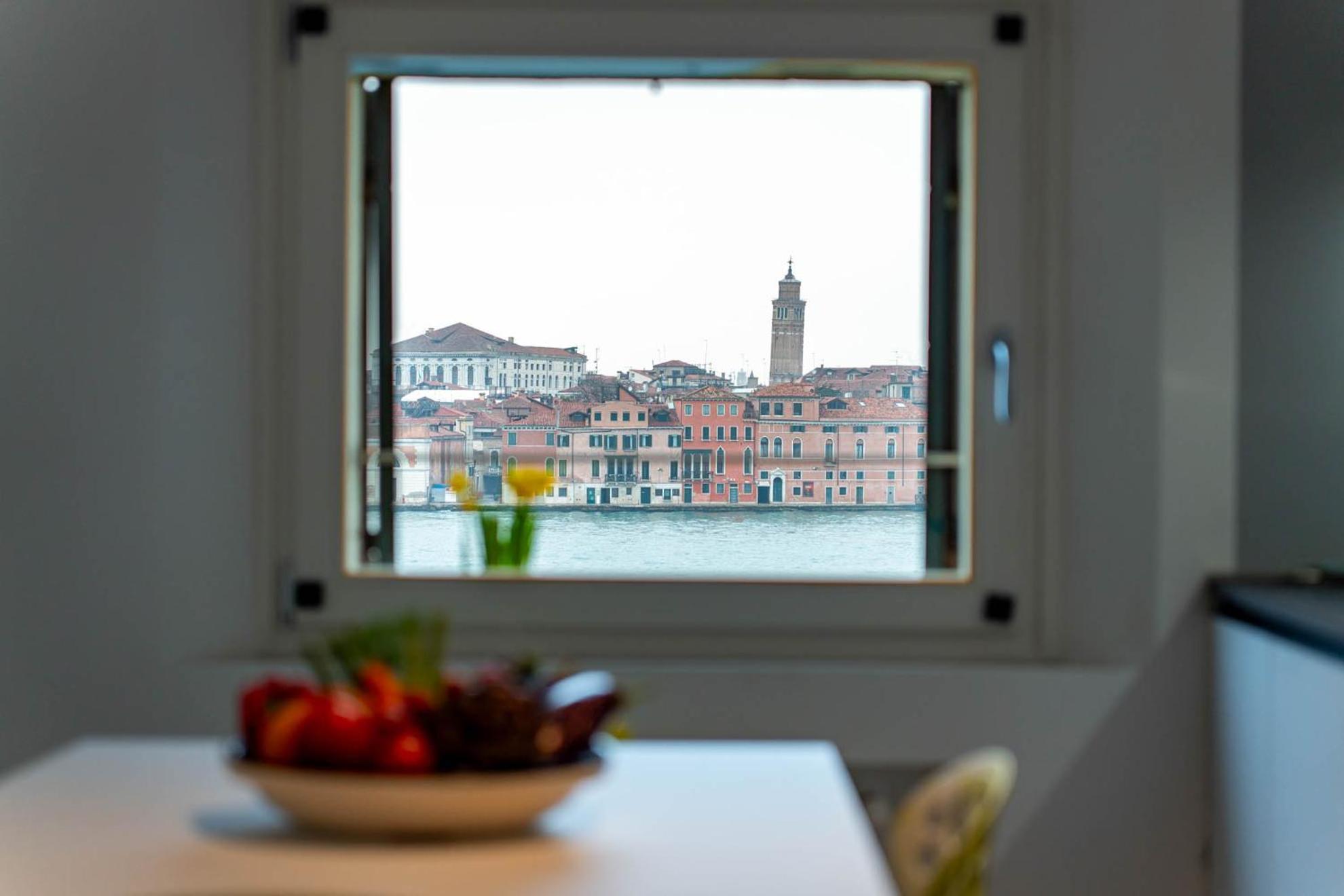 Iconic - View In Apartment *