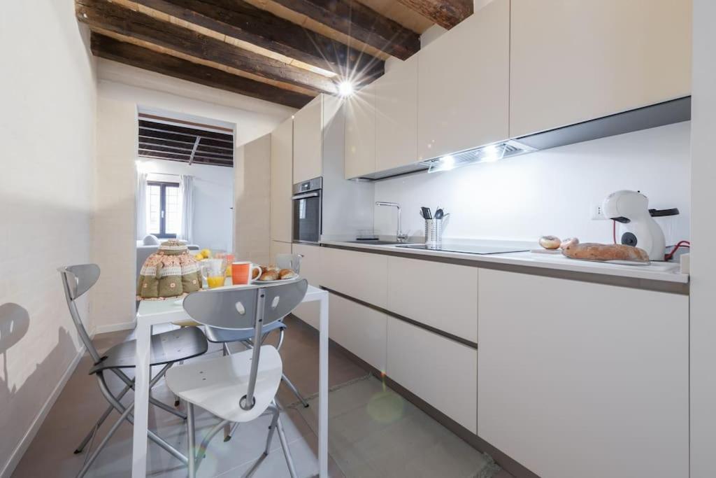 Ca' Ferrando, Brand New Apartment, Experienced Host! Venezia