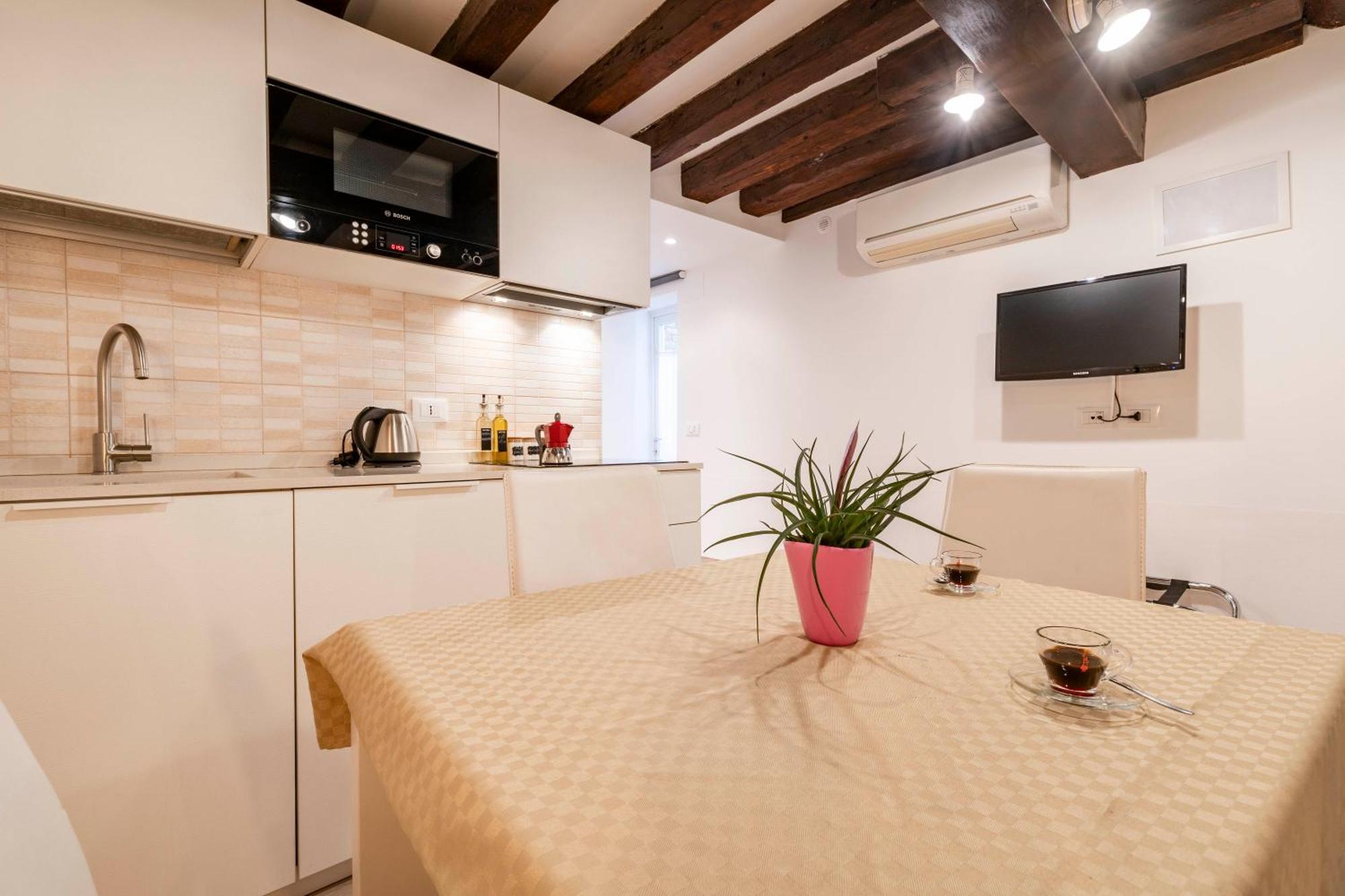 Fenix Colombina In Biennale - Your Little House *