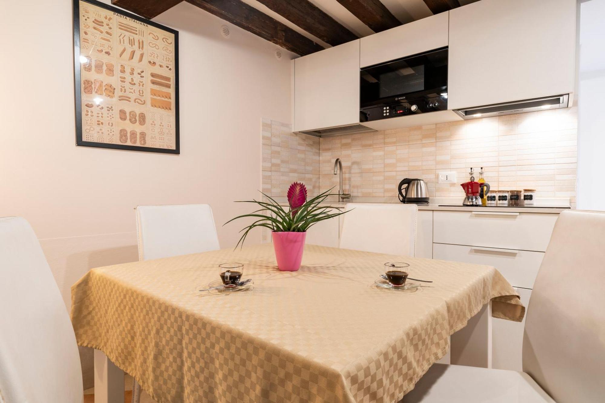 Fenix Colombina In Biennale - Your Little House * Veneza