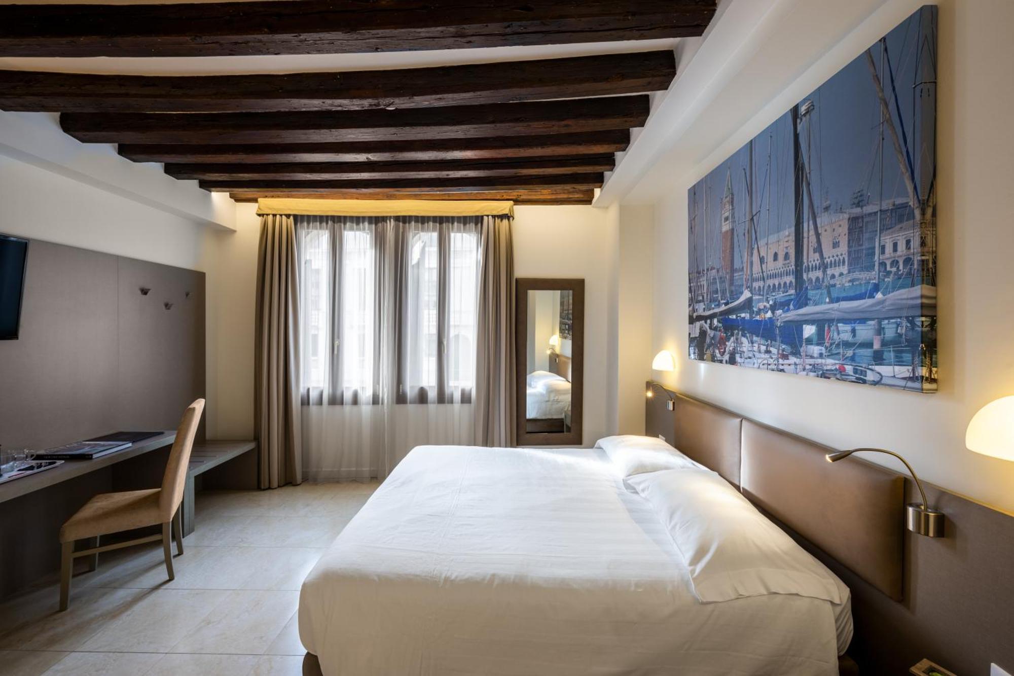 Leone Hotel 3*