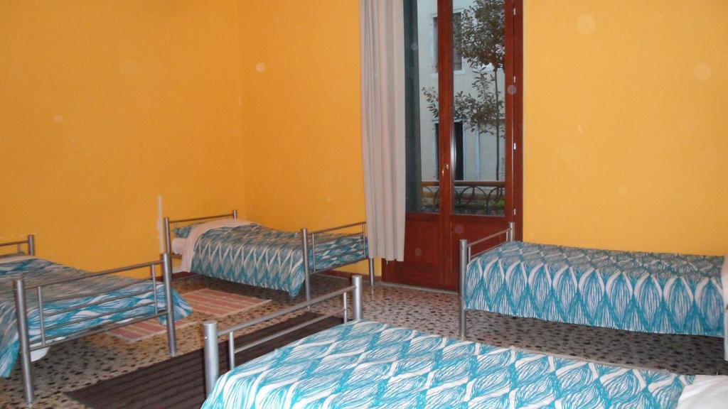 Youth Palace Hostel *