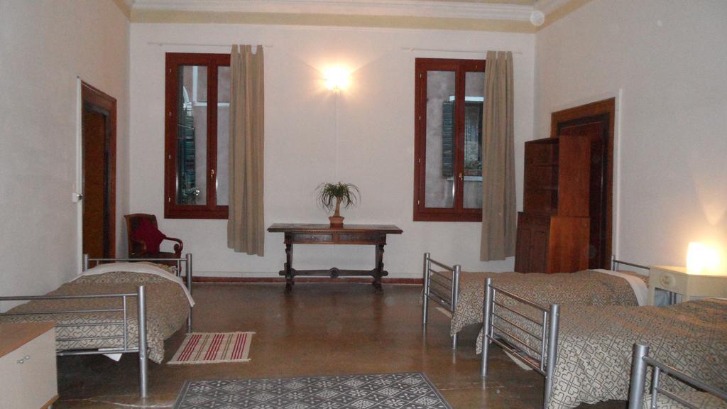 Hostel Youth Palace
