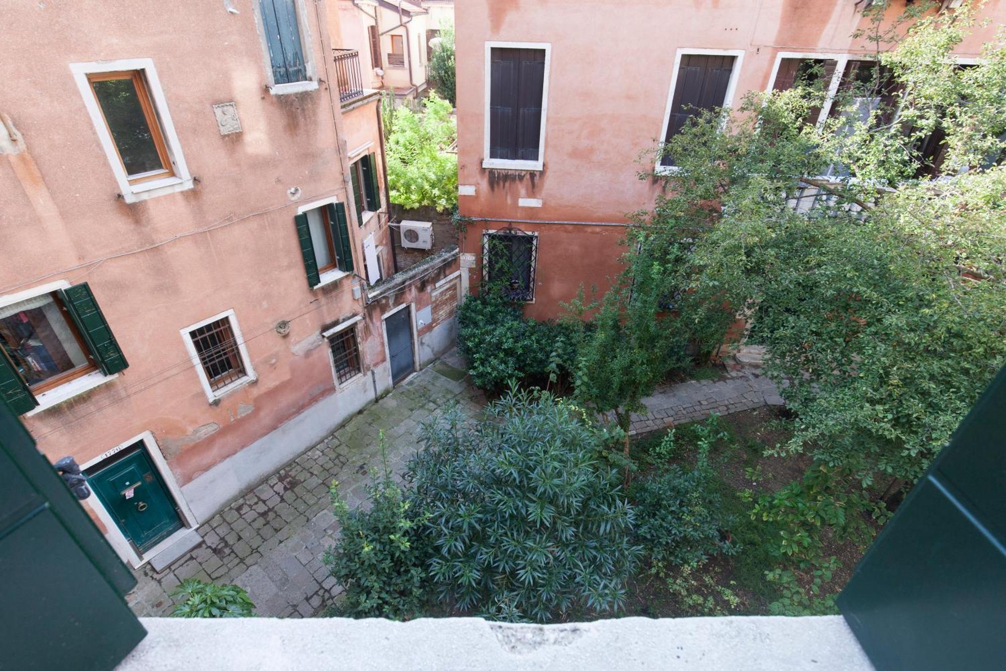 Casa Del Melograno Bed & Breakfast