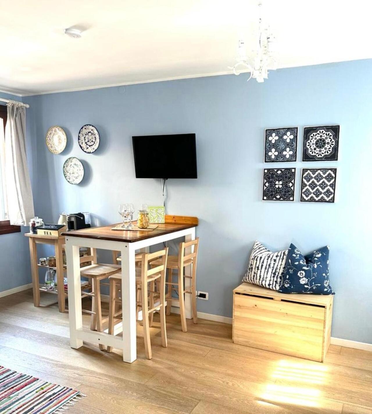 Apartment Blue George