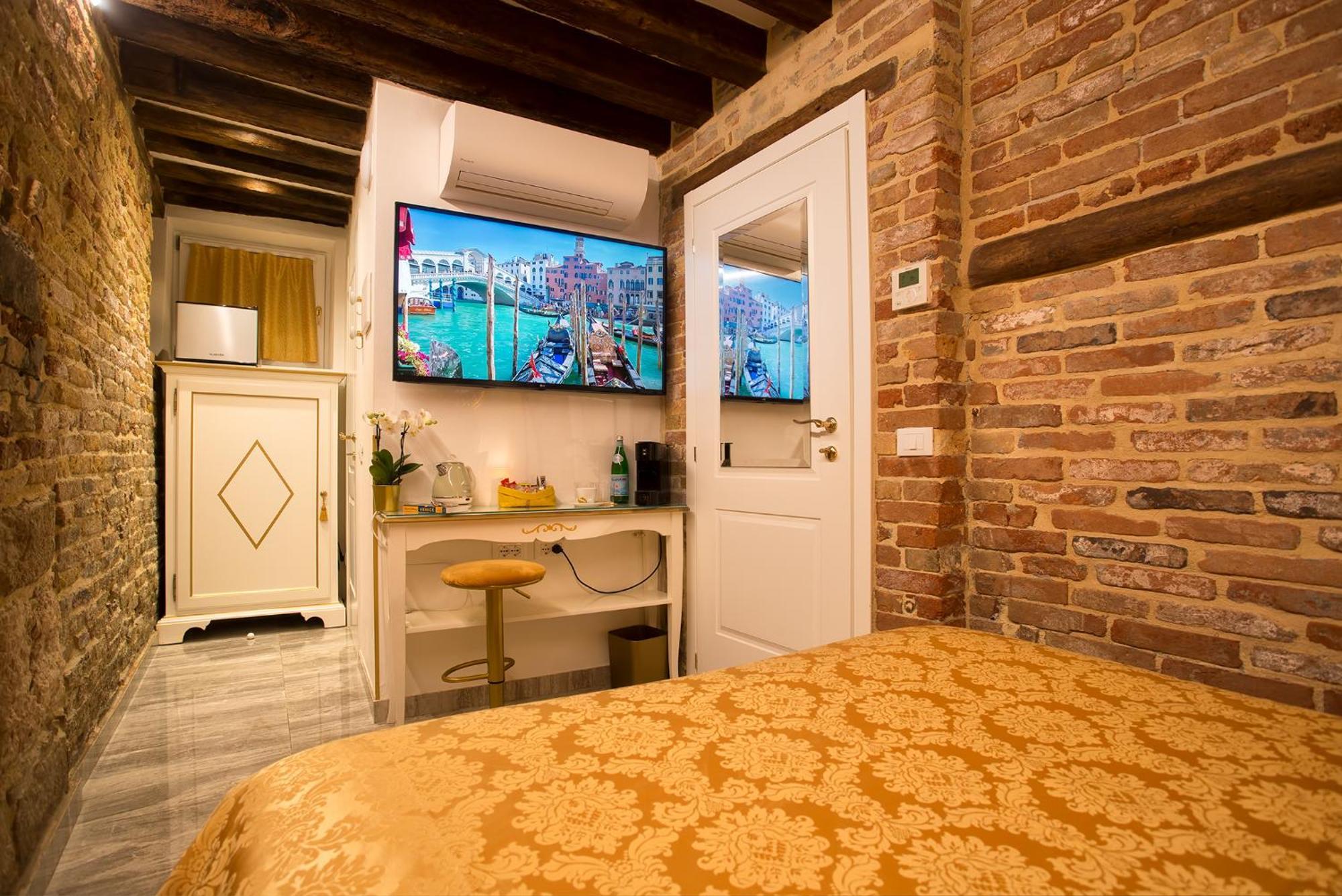 Capatron Guest house 2*
