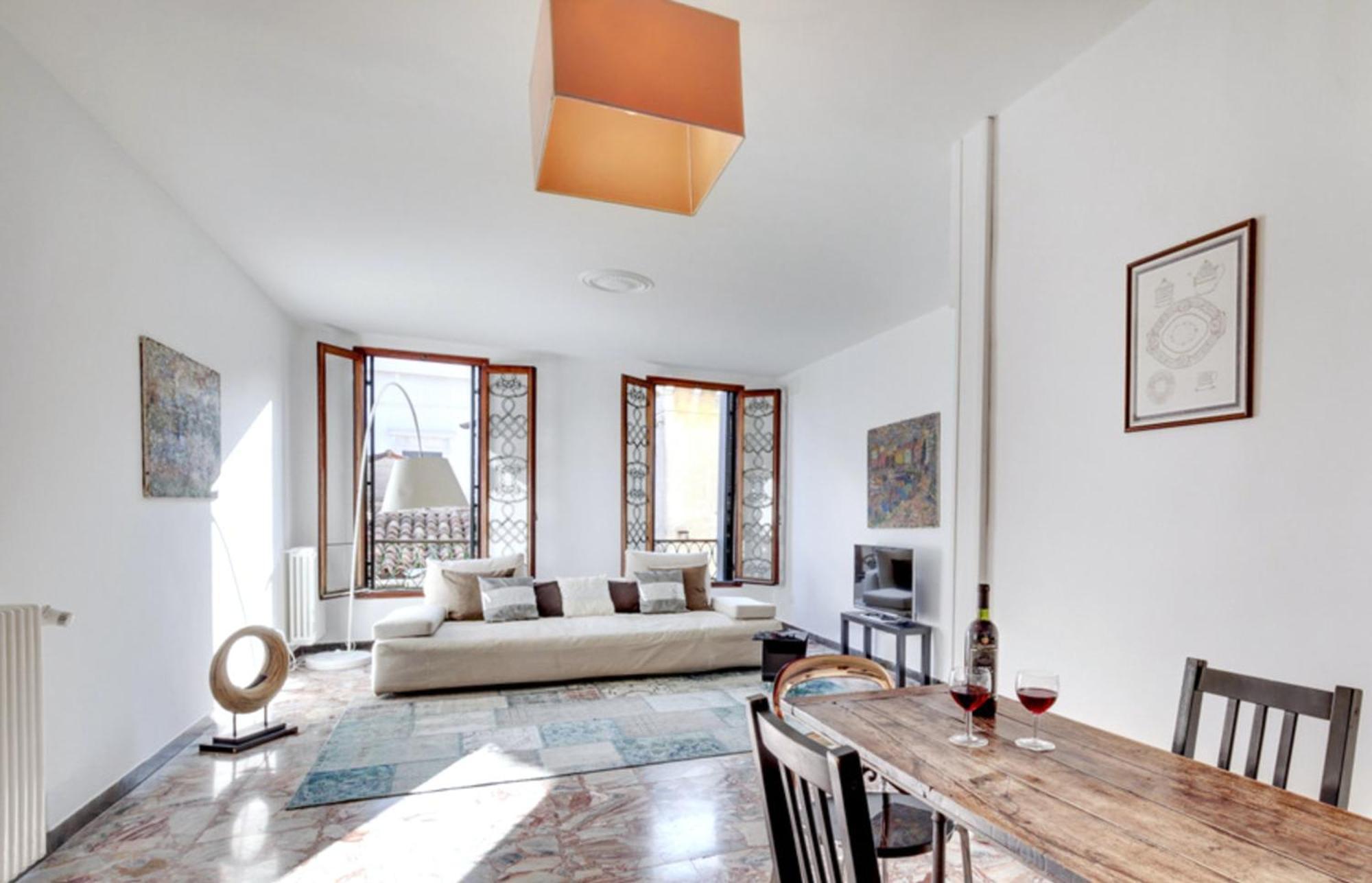 Ca Silvia Saint's Square Apartamento *