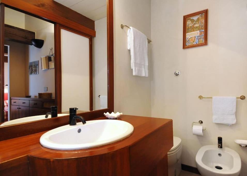 Ca' Della Tana Charming In Biennale Area Apartment *