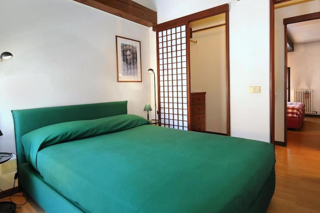 Ca' Della Tana Charming In Biennale Area Apartment