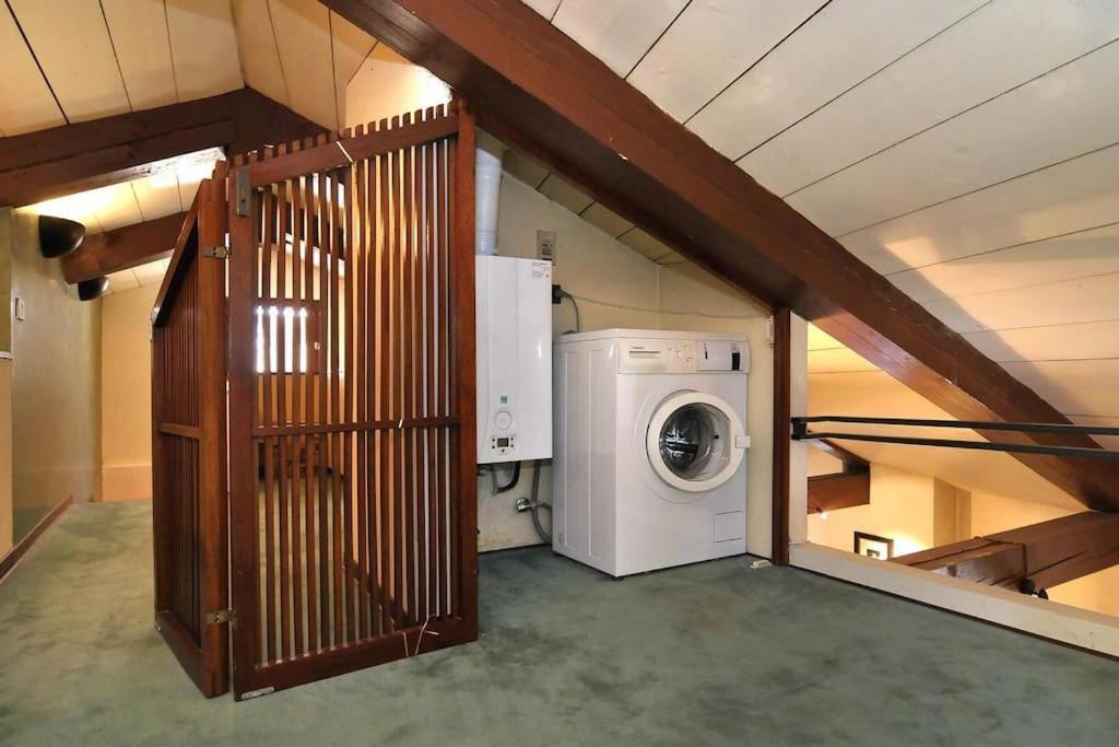 Ca' Della Tana Charming In Biennale Area Apartment