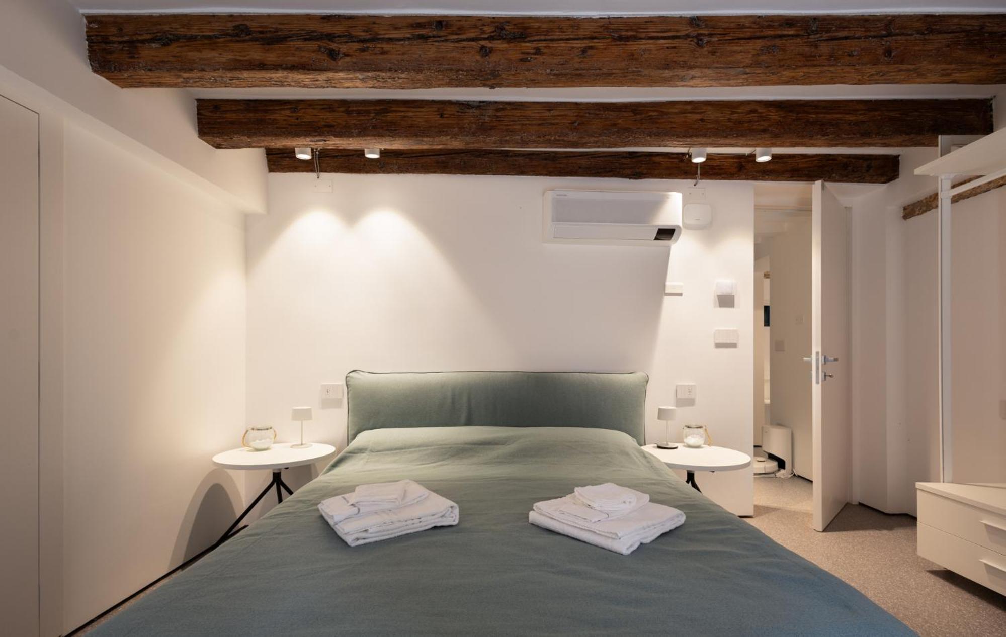Peggy's Retreat Luxbotiquehome ~ Wifi + Patio Veneza