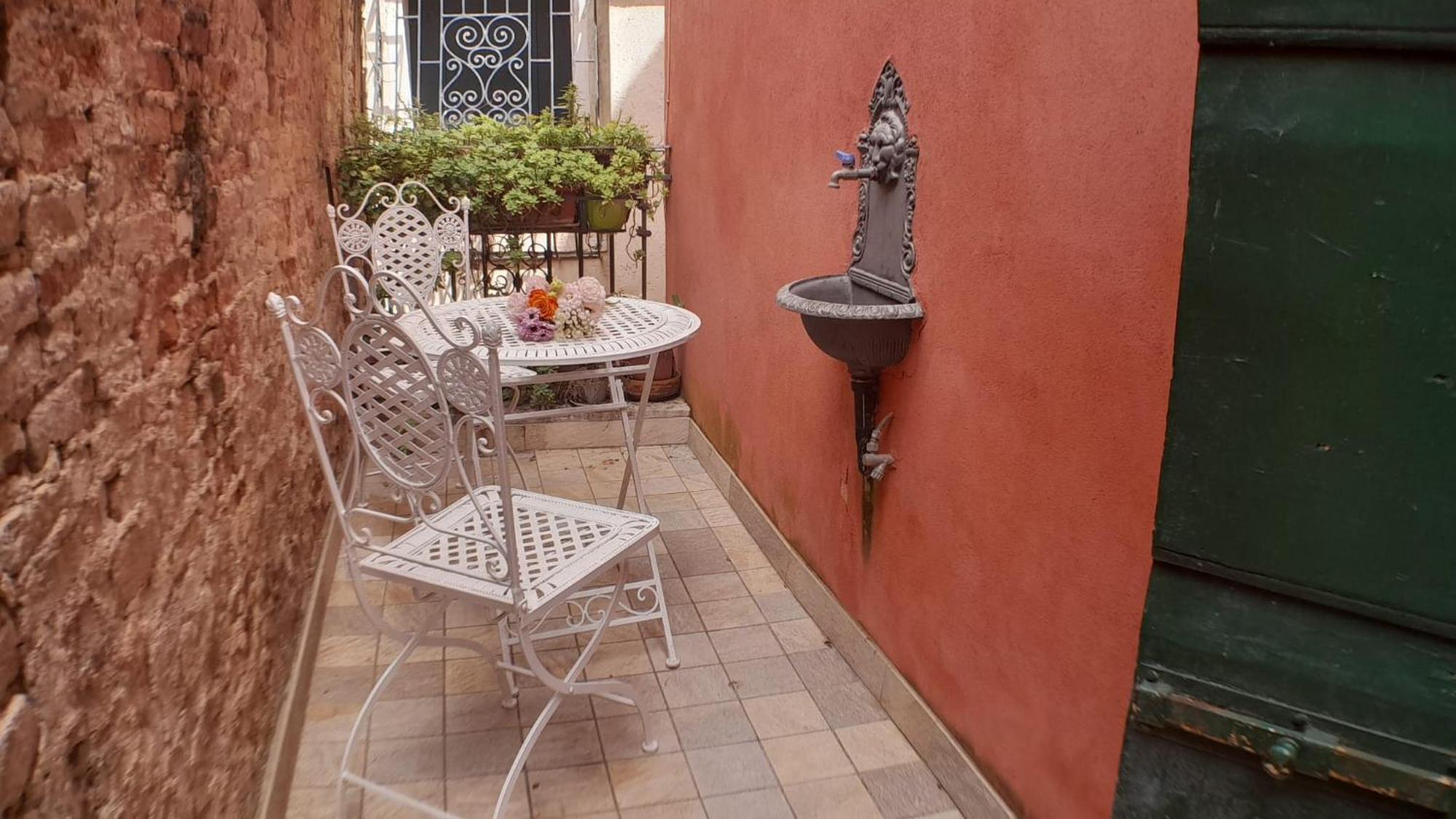 Little Miracles Terrace Apartment *
