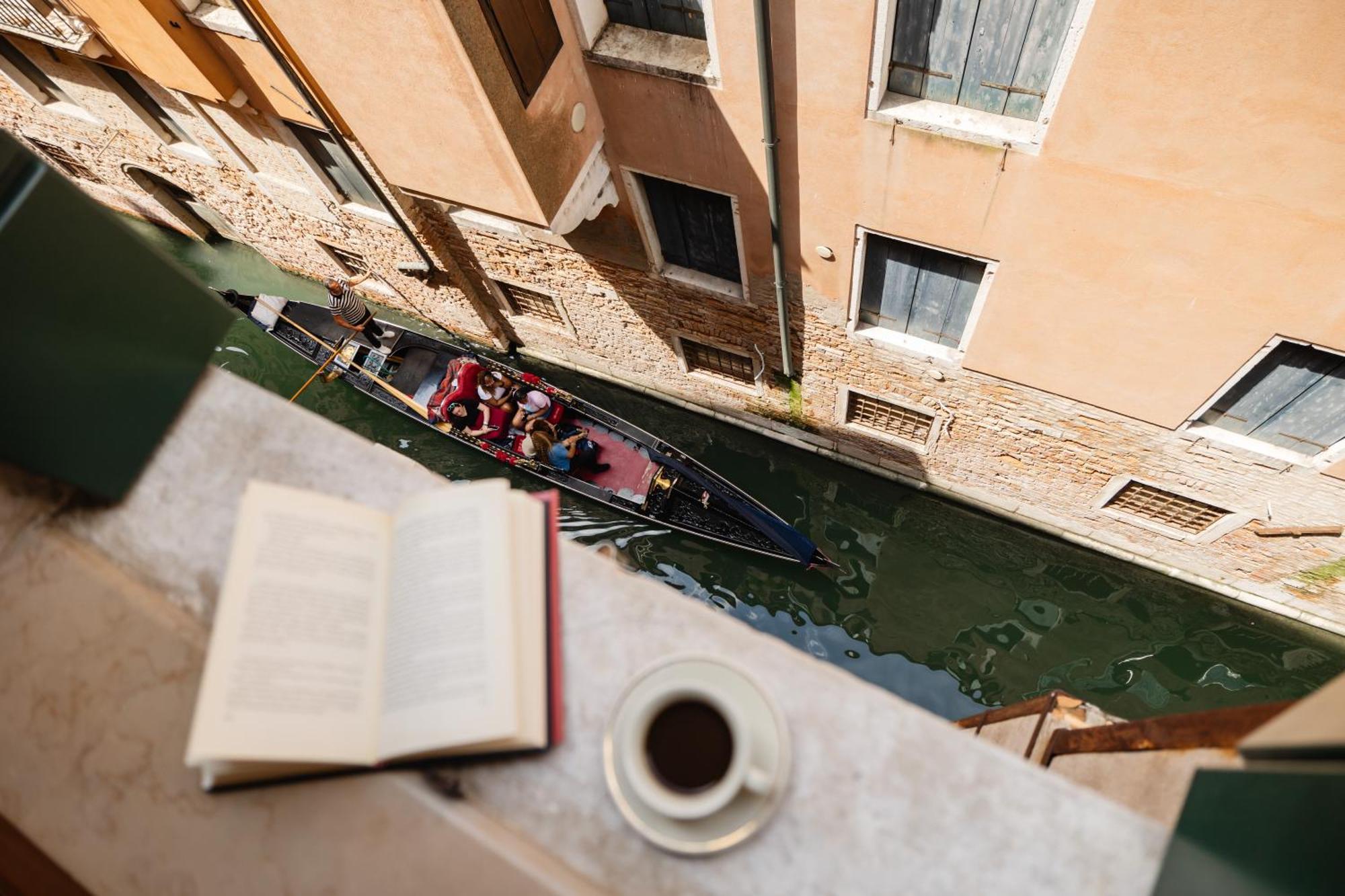 Apartment San Marco Canal View By Bricola
