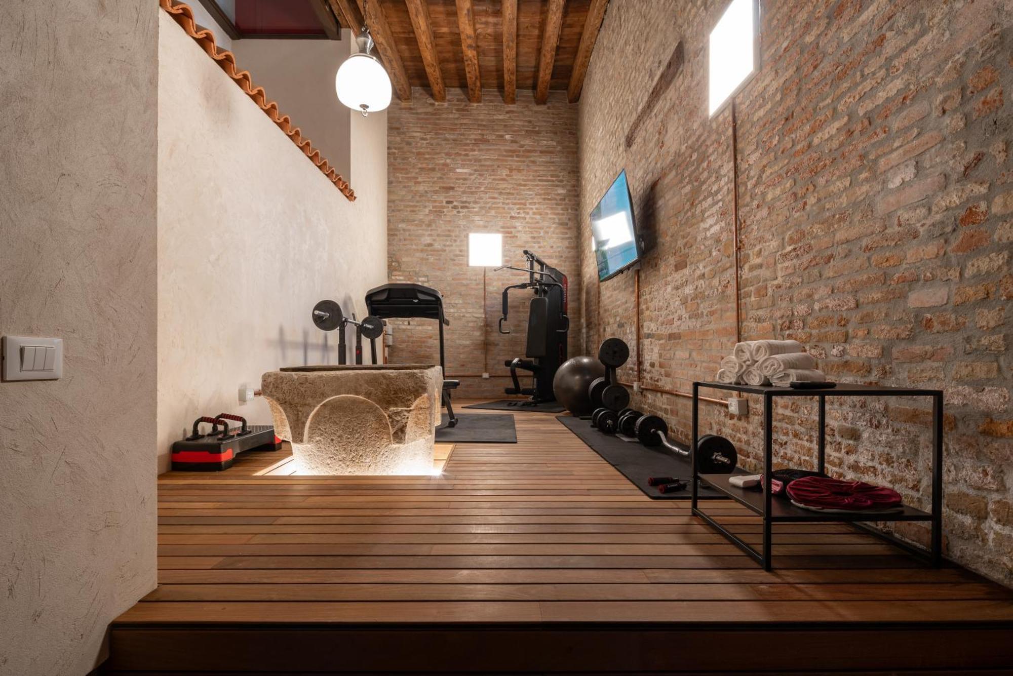 Palazzo Raspi - Private Gym And Canal View Apartment