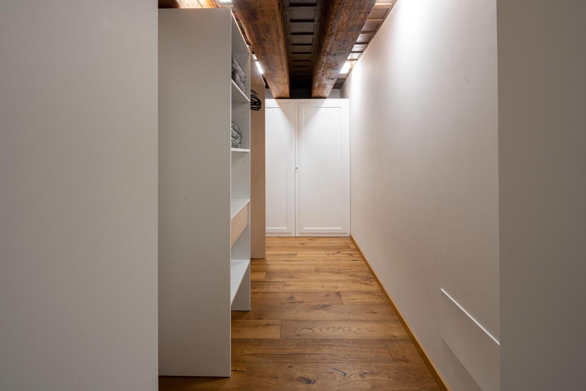 Palazzo Raspi - Private Gym And Canal View Apartment