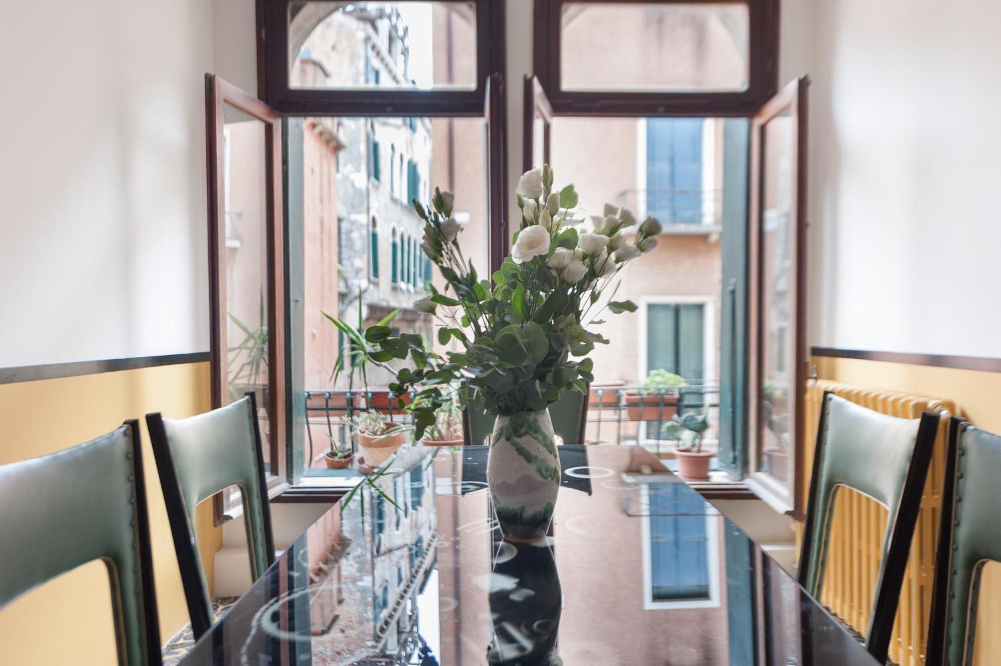 Sant'angelo Canal View Apartment *