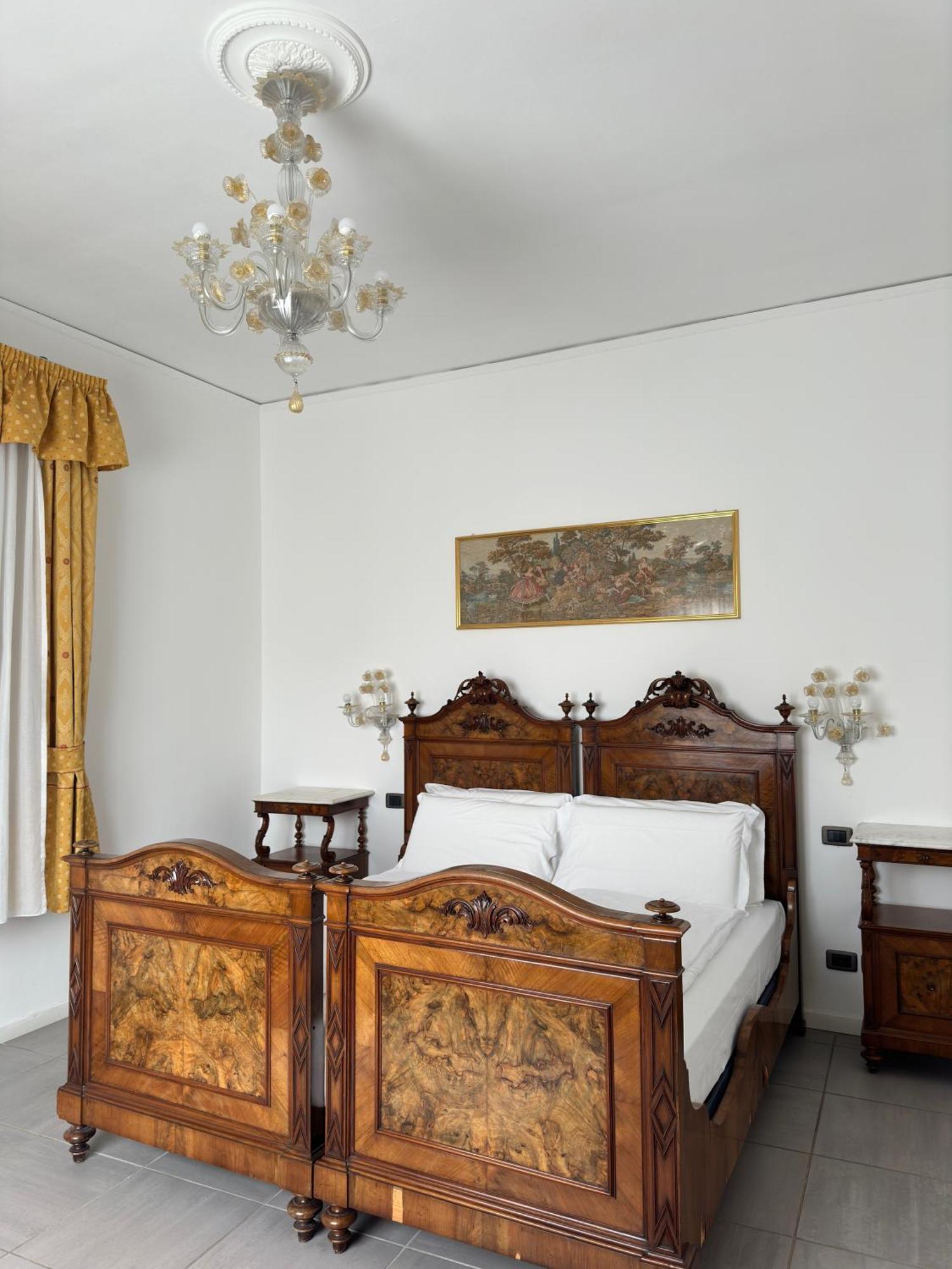 Venetian Mood: Secret Garden Apartment