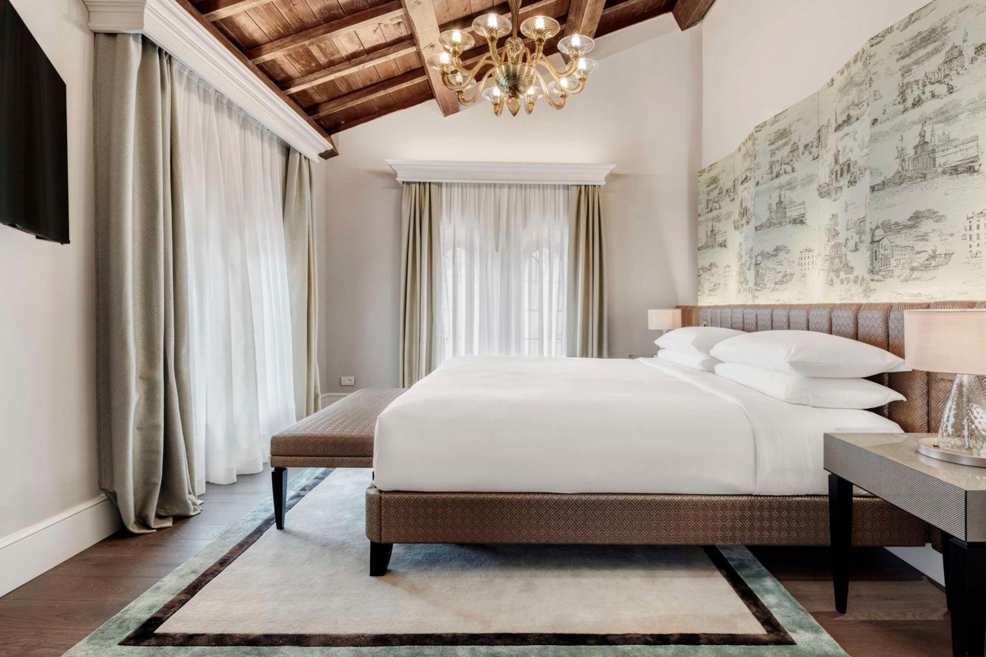 Hilton Molino Stucky Hotel 5*