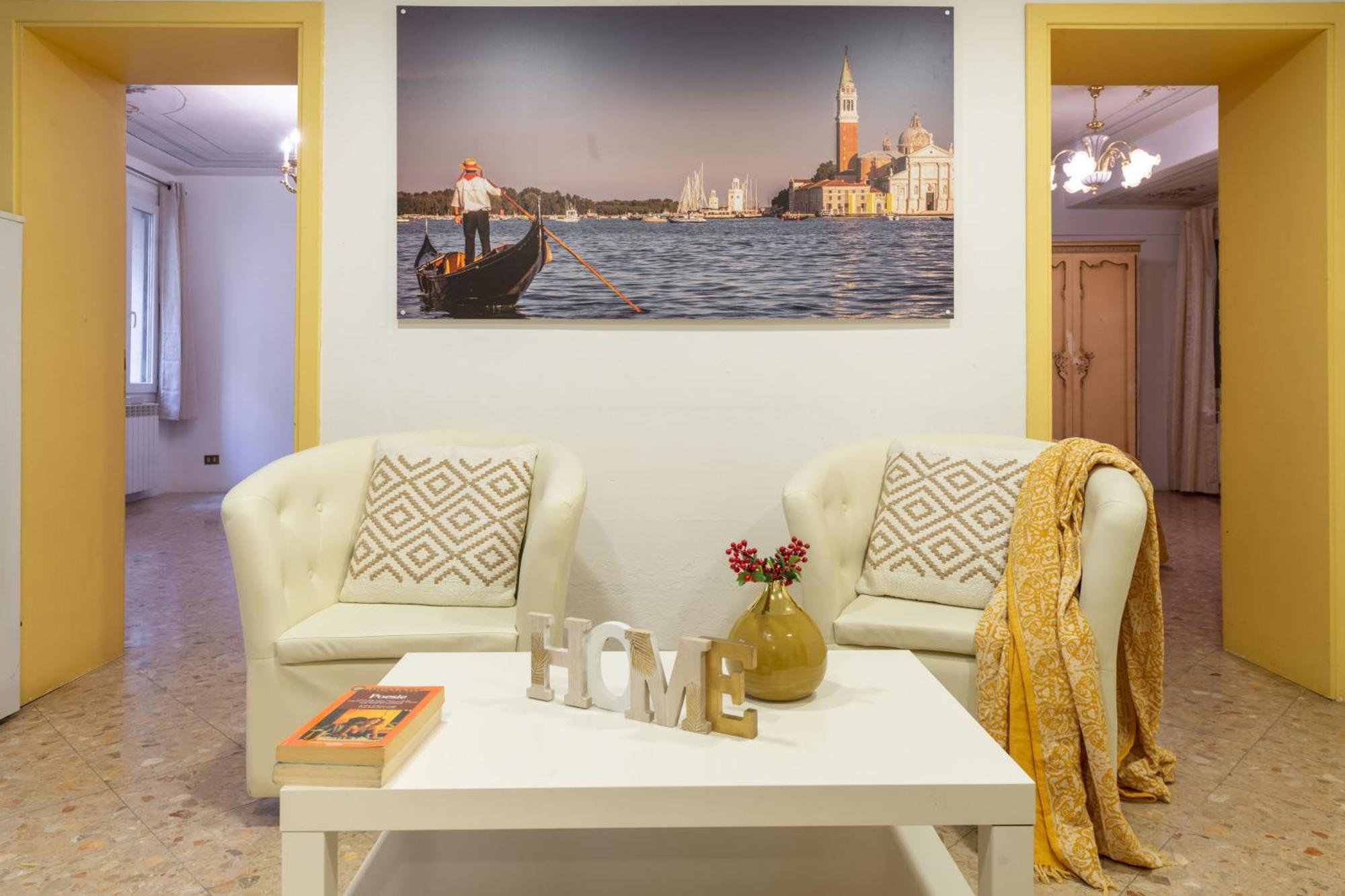 Historical In Center Apartment