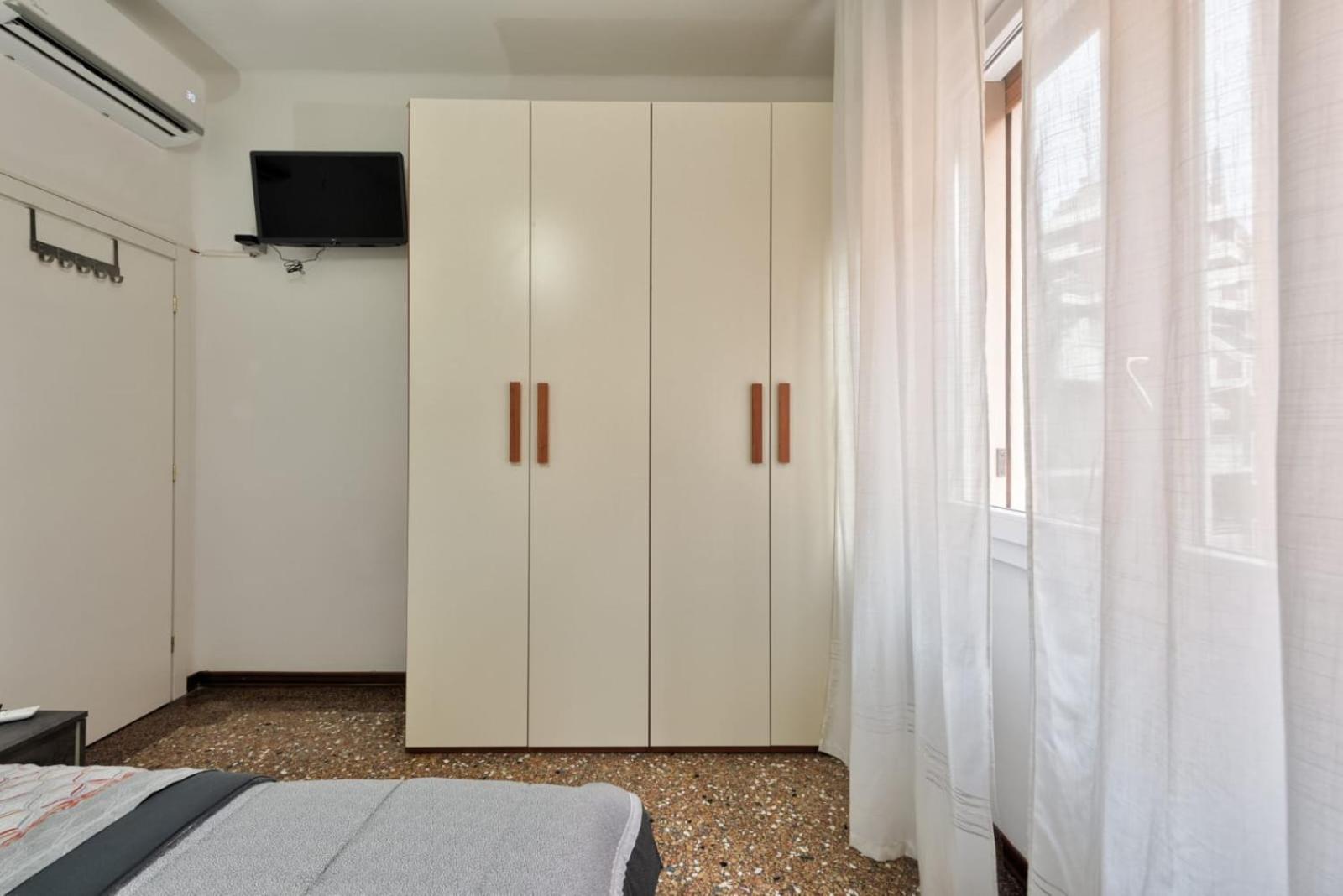 Apartment Living 3 Bedrooms *