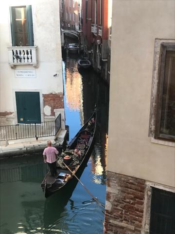 Al Teatro With Canal View Acomodação com café da manhã  Veneza