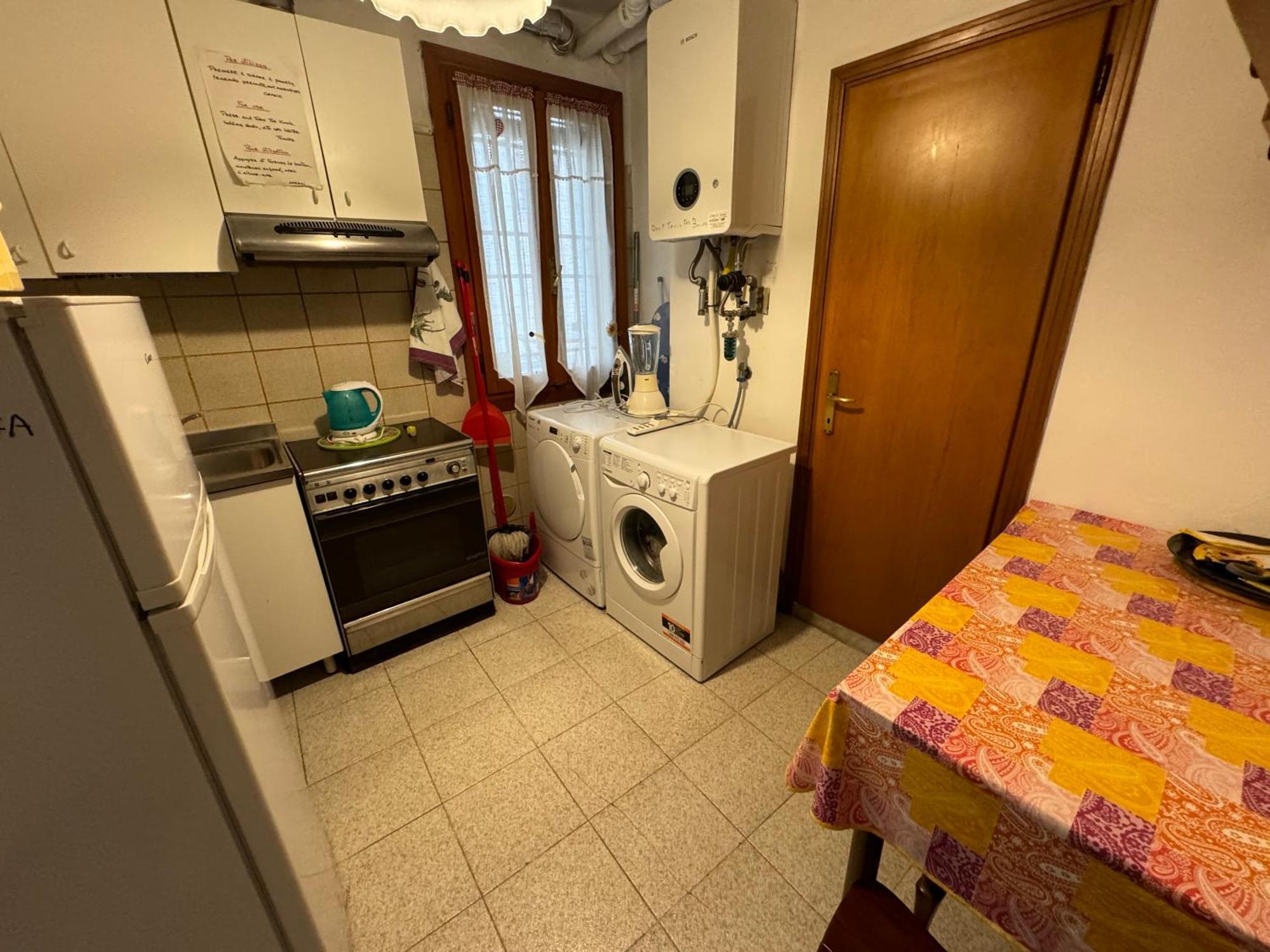 Comfortable Near Train Station Apartment *