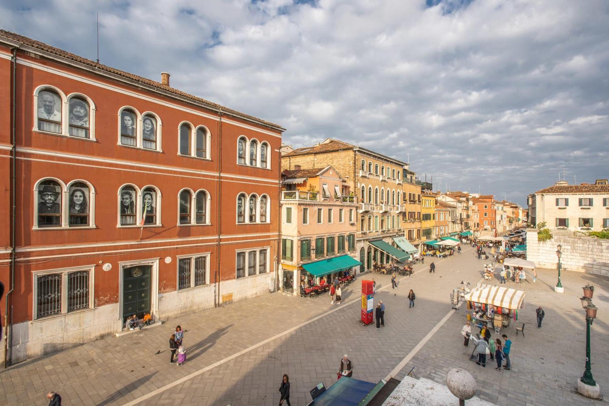 Stunning Venetian By Biennale Gardens Apartment