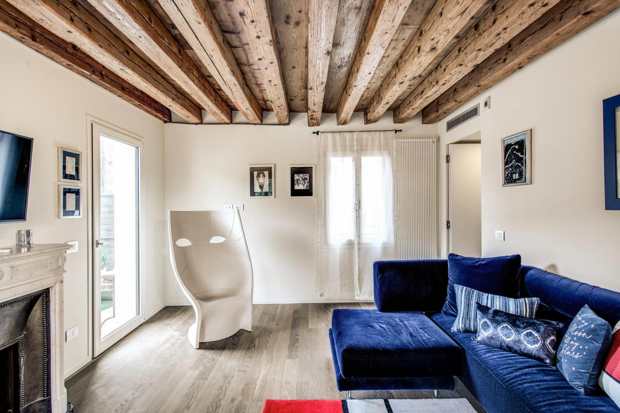 Stunning Venetian By Biennale Gardens Apartment Venice