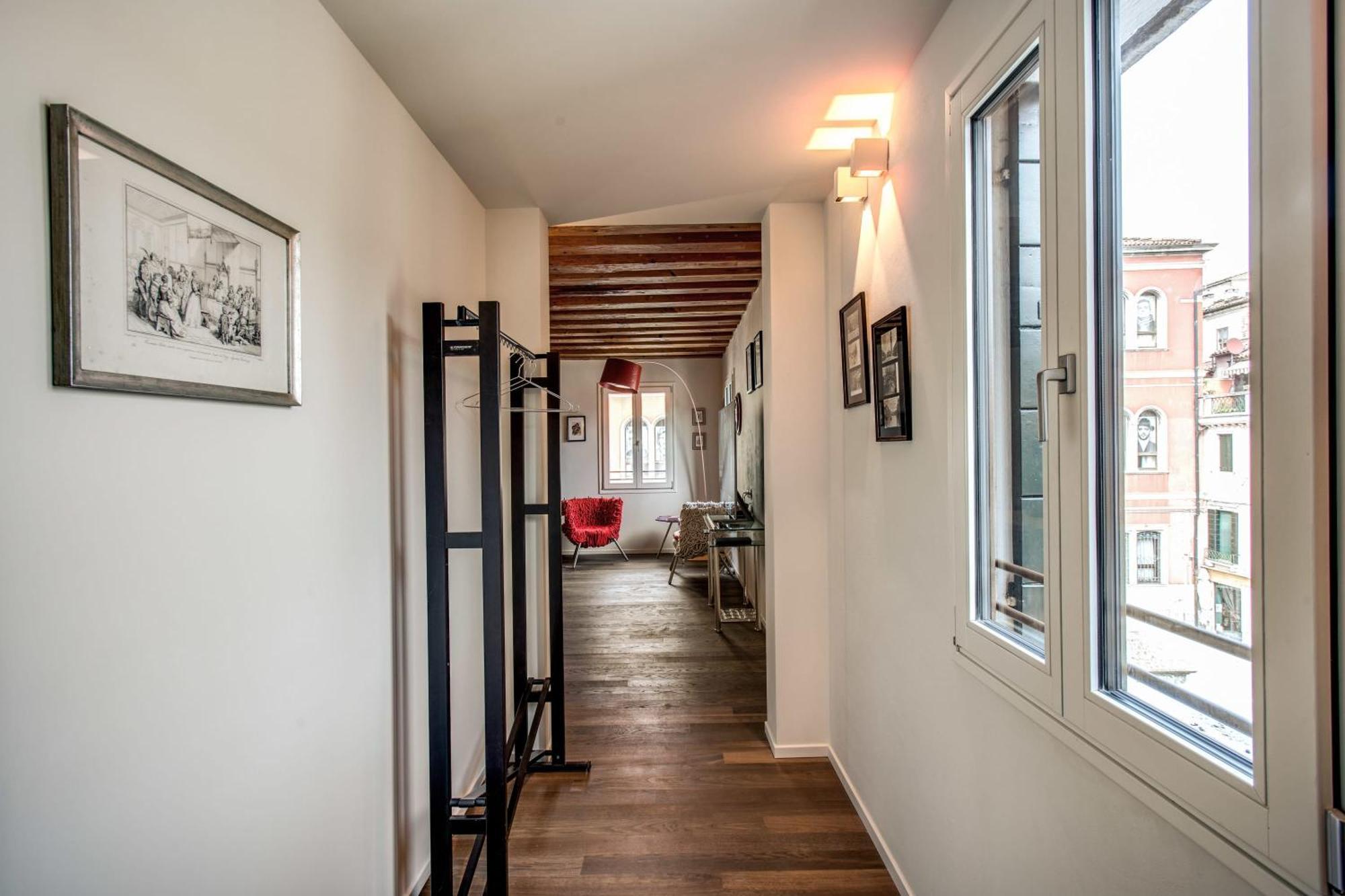 Stunning Venetian By Biennale Gardens Apartment