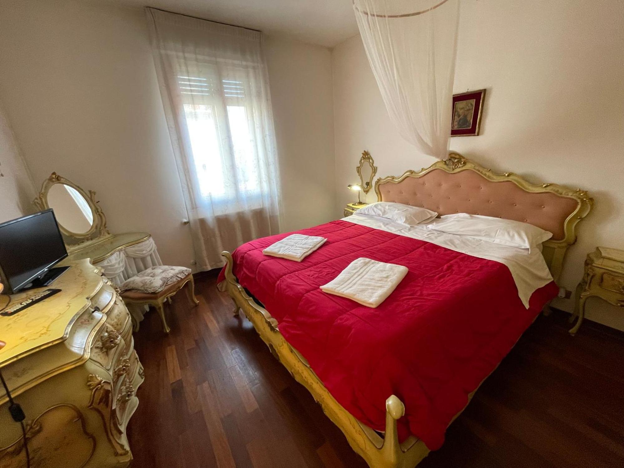 Lovenice Center Love hotel *