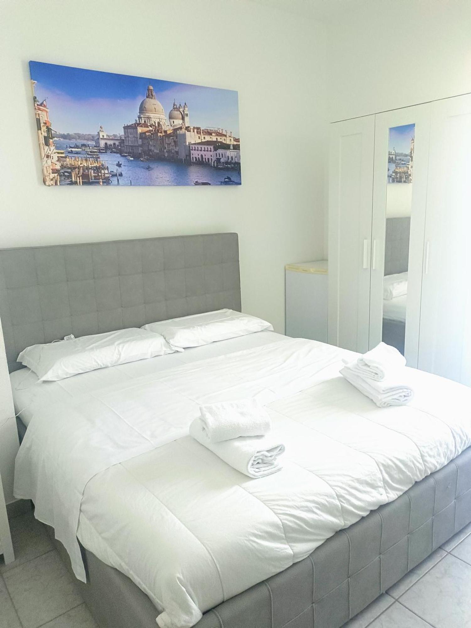 Venice Apartments Apartment