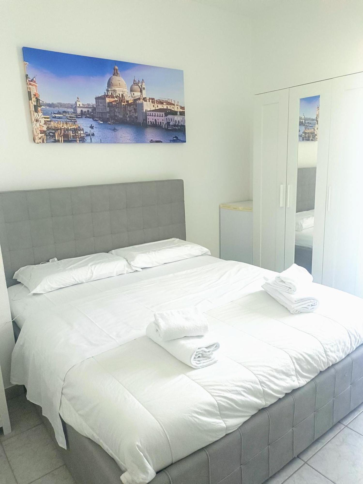 Venice Apartments * Venice