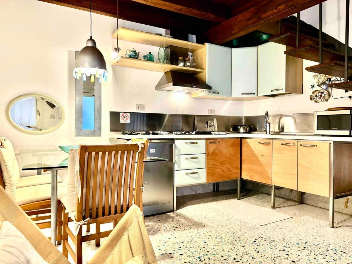 Indipendent House In