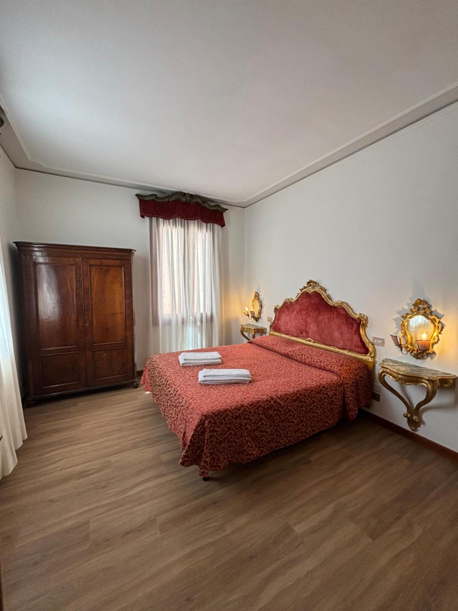 Apartment Ca Barbaro With Altana-appartamenti Storici- Venice