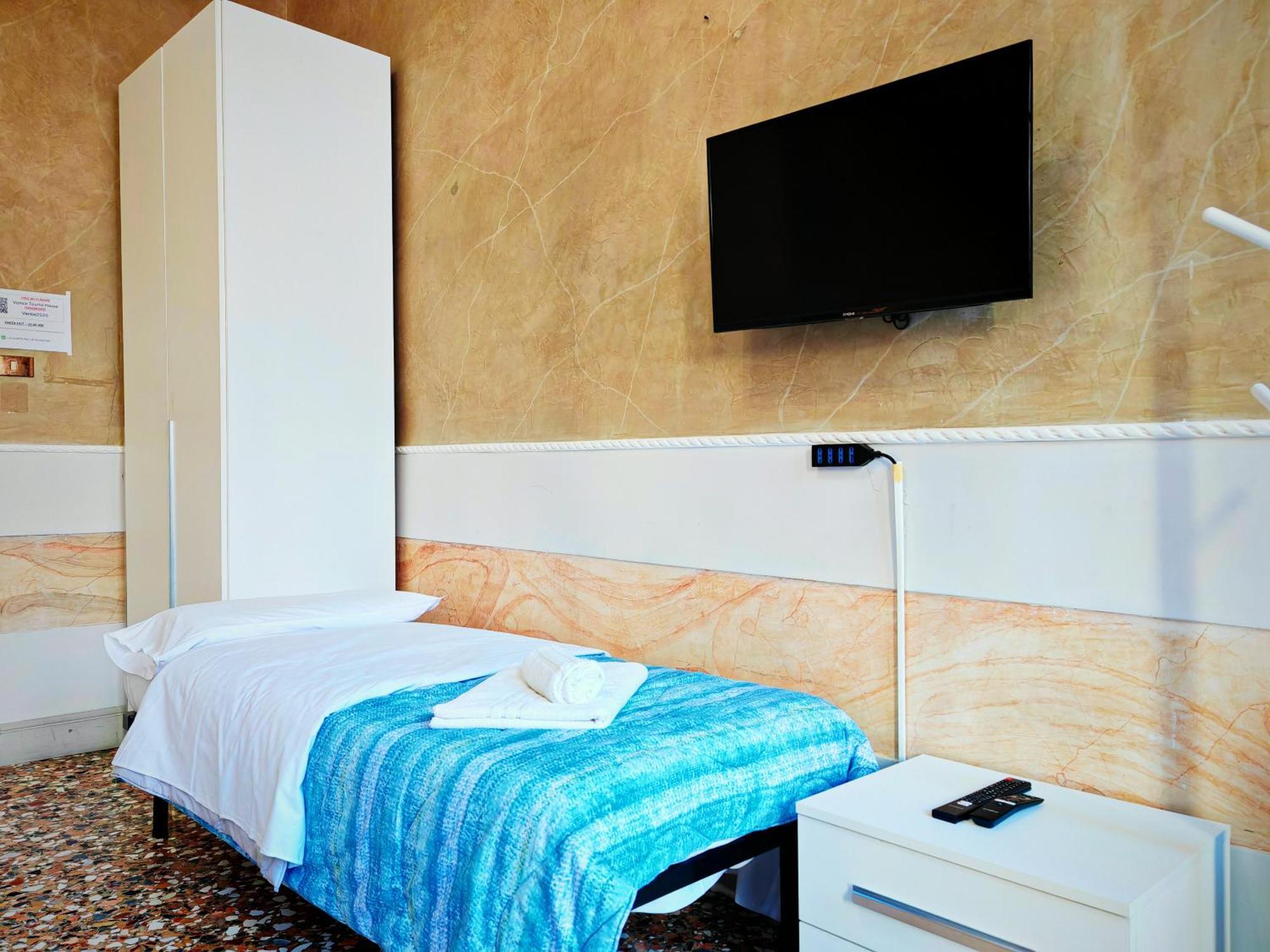 Guest house Tourist House *