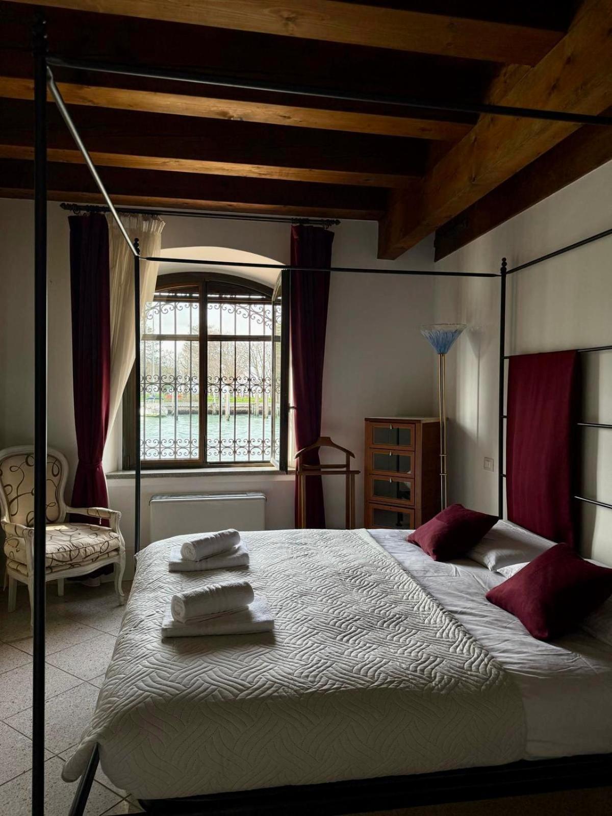 Apartment Molino Stucky Chimera - Canal View Venice