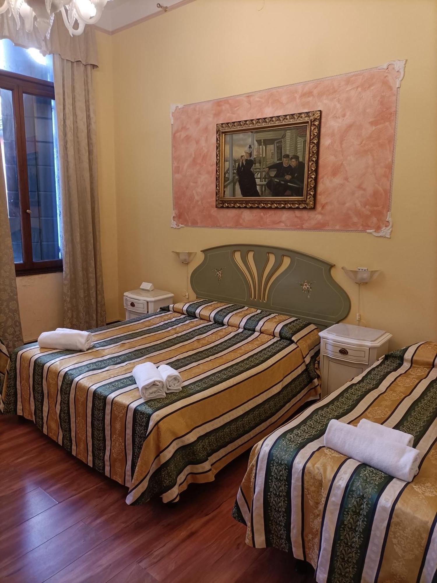 Palazzo Lion Morosini - Check In Presso Ai Santi Apostoli Venice