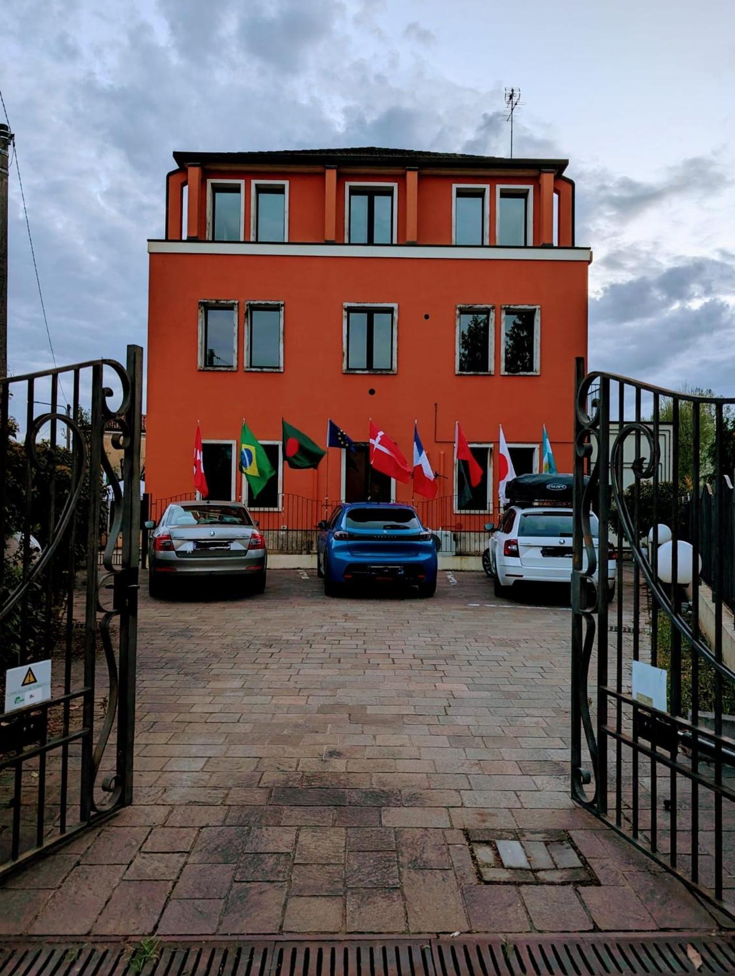 Luxury Apartment *