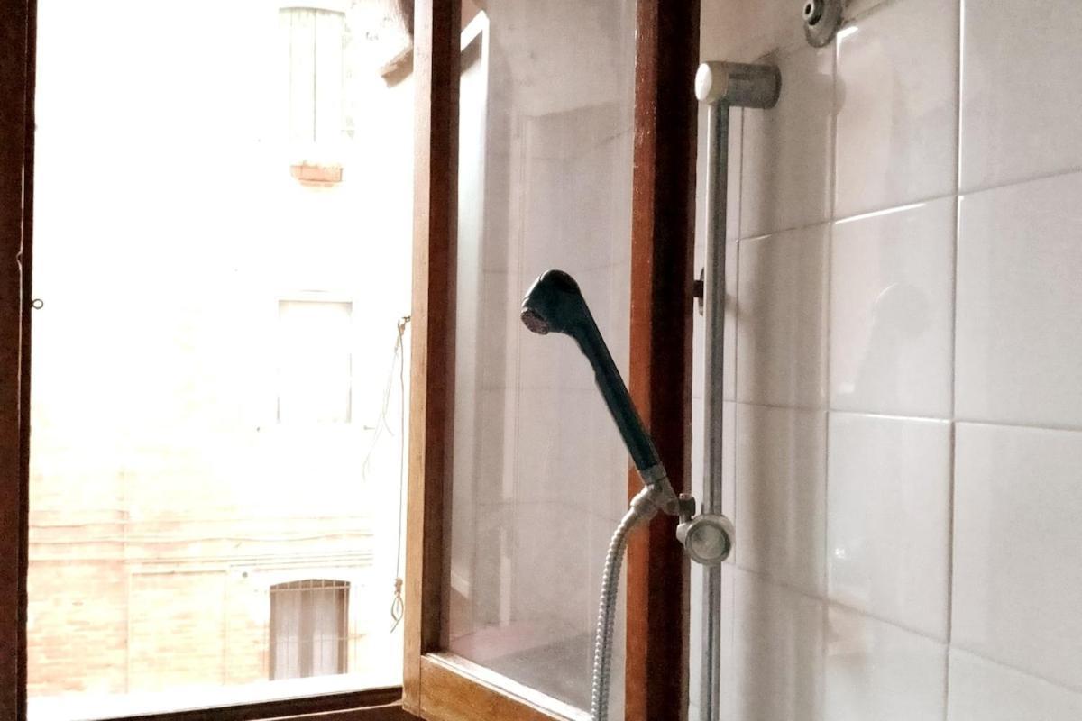 Spacious Artist's On Canal In Center - 100 Square Meters * Venice
